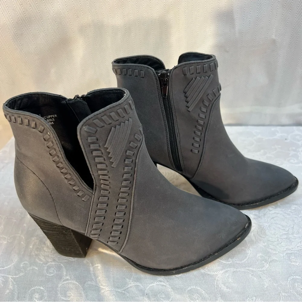 Zigi SoHo Halyn Gray Vegan Detailed Stitching 3” Heel Pointed Toe Ankle Boots 8
